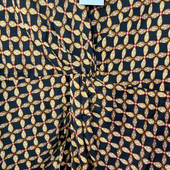 •👗NWT($138) |•MINKPINK•| Valentina Mini Dress Knotted Twist Front Long Sleeve M - Picture 4 of 15